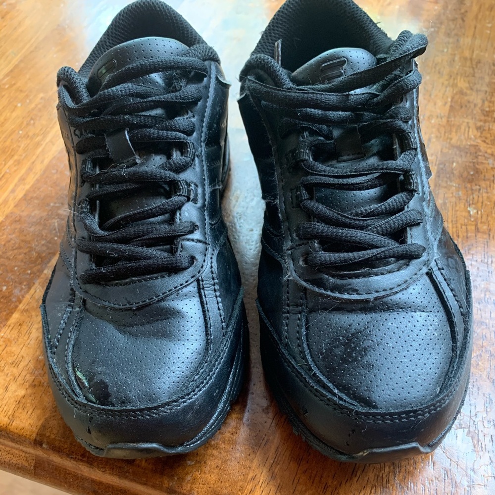 FILA women’s work shoes